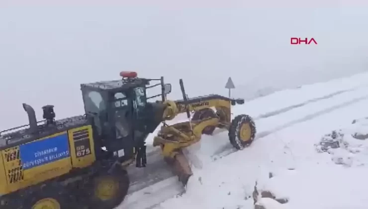 Diyarbakır’da Kardan Kapanan Mahallelerin Yolu Açıldı