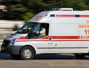 Diyarbakır’da yoldan çıkan araba taşlara çarptı: 2 yaralı