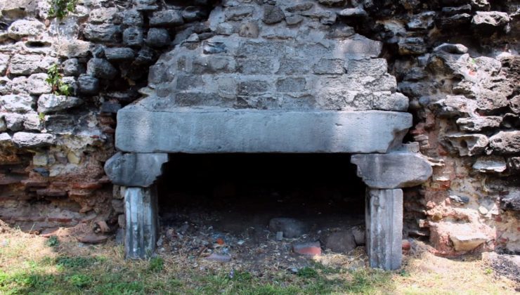 Doğu Roma devrinde geçiş kapısıydı: Bin 500 yıllık tarihi yapının son hali içler acısı
