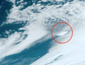 Dünyanın en büyük buz dağı parçalanmaya başladı