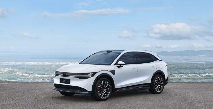 Dünyanın en süratli şarj olan elektrikli arabası test edildi