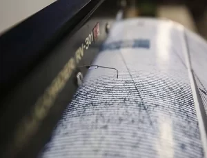 Ege Denizi’nde arka arda 4.8 ve 4.3’lük deprem! Santorini Adası’nda artan sismik hareketlilik nedeniyle bölgeden çok sayıda kişi ayrıldı