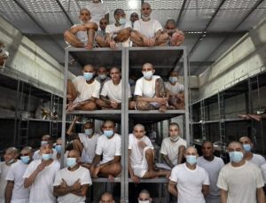 El Salvador’un cehennemi: Dünyanın en büyük hapishanesi CECOT’un karanlık yüzü