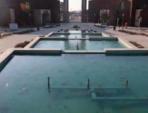 Elazığ buz kesti: Süs havuzları dondu