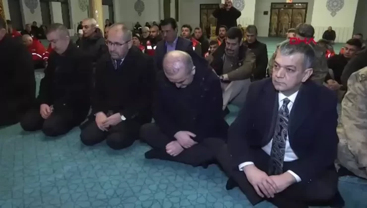 Elazığ’da Deprem Anma Programı Düzenlendi