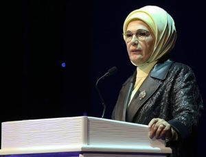 Emine Erdoğan, zelzele felaketinde verilen kayıpları andı