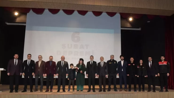 Esenyurt’ta Deprem Şehitleri Anıldı