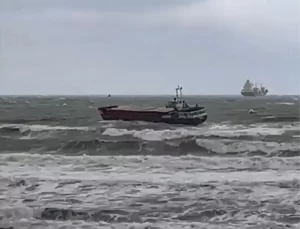 Fırtına ile Sürüklenen Gemiyi Ekipler Kurtardı
