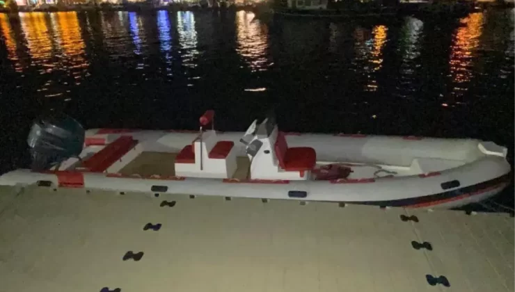 Foça’da Sahipsiz Lastik Bot Bulundu