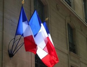 Fransa’da vatandaşlık hakkına erişim şartları tartışılıyor