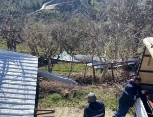 Gazipaşa’da Fırtına Çatıyı Uçurdu