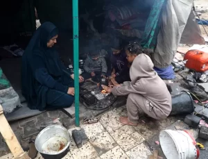 Gazze’de Yağmur Çadırları Vurdu