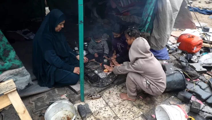 Gazze’de Yağmur Çadırları Vurdu