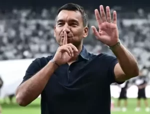 Giovanni van Bronckhorst’tan değişik Beşiktaş mazereti: “Elbette imkansızdı”
