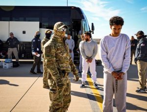 Göçmenler Guantanamo Körfezi’nde: “Kötünün de kötüsü burada tutulacak”