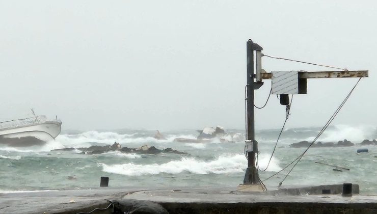 Güney Kore’de iki balıkçı teknesi karaya oturdu: 1 meyyit, 3 kayıp