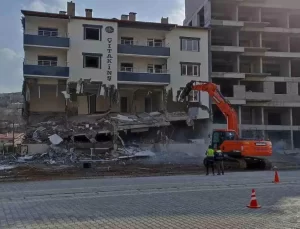 Gürün’de Deprem Yaraları Sarılıyor