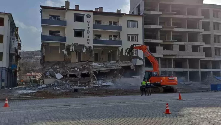 Gürün’de Deprem Yaraları Sarılıyor