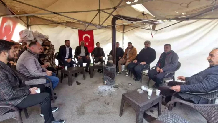 HAK-İŞ Diyarbakır İl Başkanı, İşten Çıkarılan Emekçilerle Bir Araya Geldi