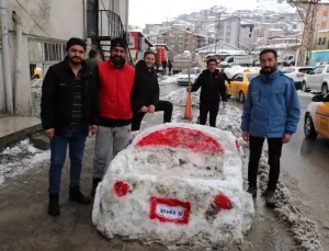 Hakkari Esnafı Kar Arabası Yaptı