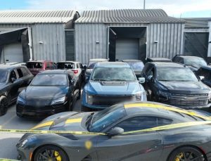 “Halı var” denilen konteynerlerden milyonluk lüks araçlar çıktı