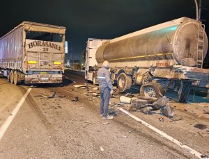 İki TIR çarpıştı: 1 yaralı