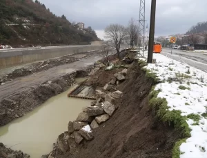 İnebolu’da Sağanak Heyelan Tuttu