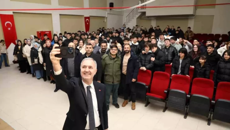 İnegöl Belediye Başkanı, Gençlerle Buluşarak Şehir İle İlgili Fikirlerini Dinledi