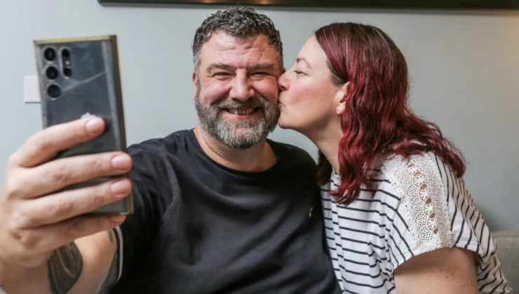 İskoçya’da rastgele bir numaraya mesaj atarak hayatının aşkını buldu