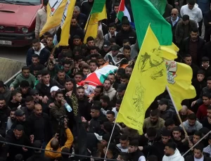 İsrail Askerleri Tarafından Öldürülen Filistinli Genç İçin Cenaze Merasimi Düzenlendi