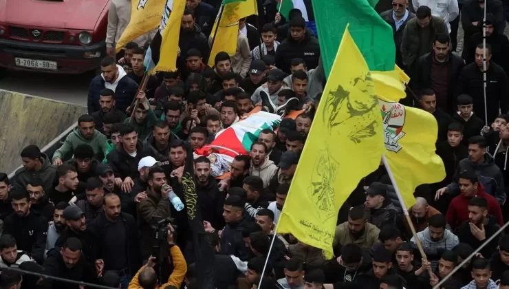 İsrail Askerleri Tarafından Öldürülen Filistinli Genç İçin Cenaze Merasimi Düzenlendi