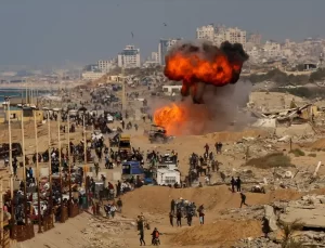 İsrail, Gazze’de Sivil Araca Saldırdı