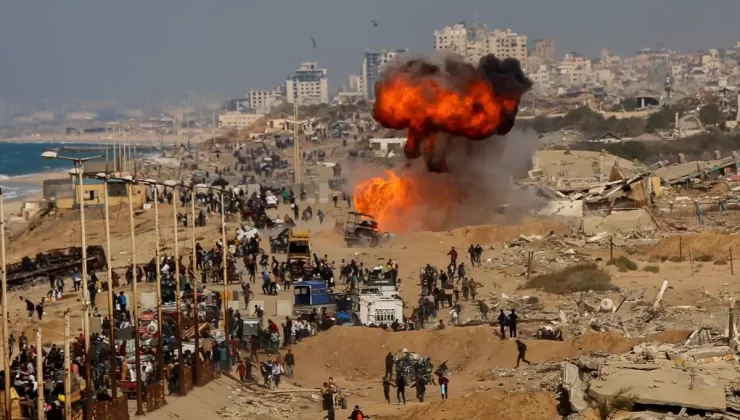 İsrail, Gazze’de Sivil Araca Saldırdı
