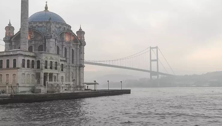 İstanbul Boğazı’nda gemi trafiği çift taraflı durduruldu