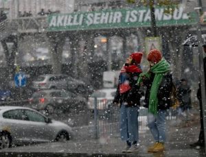 İstanbul’a beklenen kar geldi: AKOM’dan son dakika uyarısı (Kar yağışı ne kadar sürecek?)