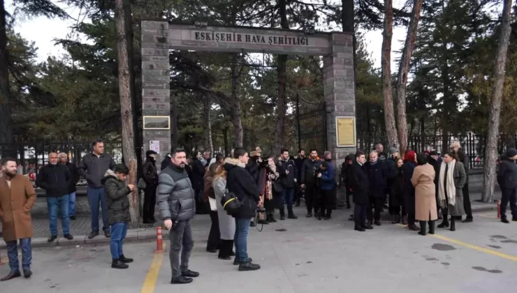 İYİ Parti Genel Başkanı Dervişoğlu, Hava Şehitliği’ni Ziyaretinde Geç Kaldı