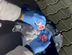 İzmir’de 11 bin adet uyuşturucu hap ele geçirildi