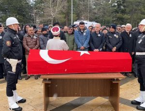 İzmir’de motosiklet kazasında hayatını yitiren polis son seyahatine uğurlandı