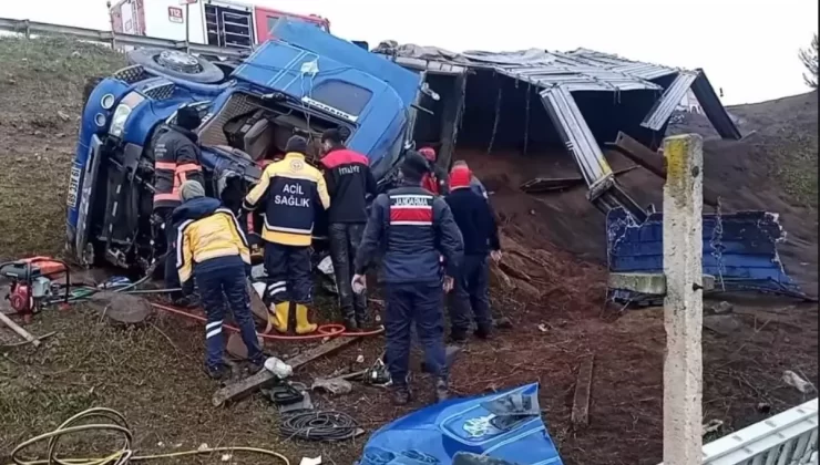 İznik’te TIR Devrildi: Şoför Ağır Yaralandı