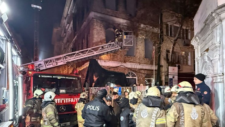 Kadıköy’de tarihi binada yangın: 1 meyyit