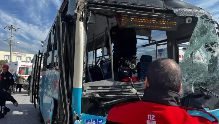 Kahramanmaraş’ta Kamyon, Otobüse Çarptı: 11 Yaralı