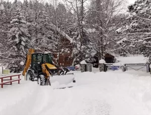 Kar Yağışı 5 İlde Yolları Kapadı