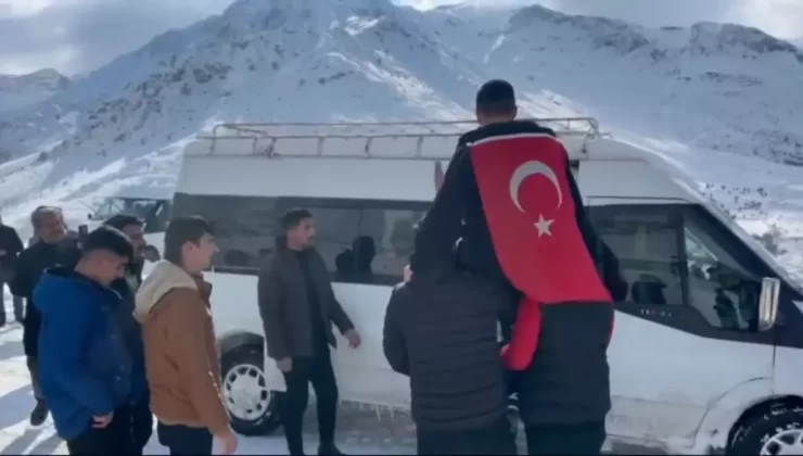Kardan Kapanan Yol Açıldı, Asker Uğurlandı