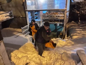 Karla Kaplı Köyde Hasta Taşıma Operasyonu
