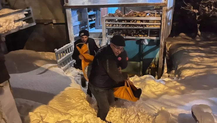 Karla Kaplı Köyde Hasta Taşıma Operasyonu