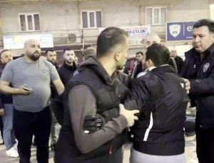 Kaynarca’da Ters Şeride Giren Otomobil Motosikletle Çarpıştı