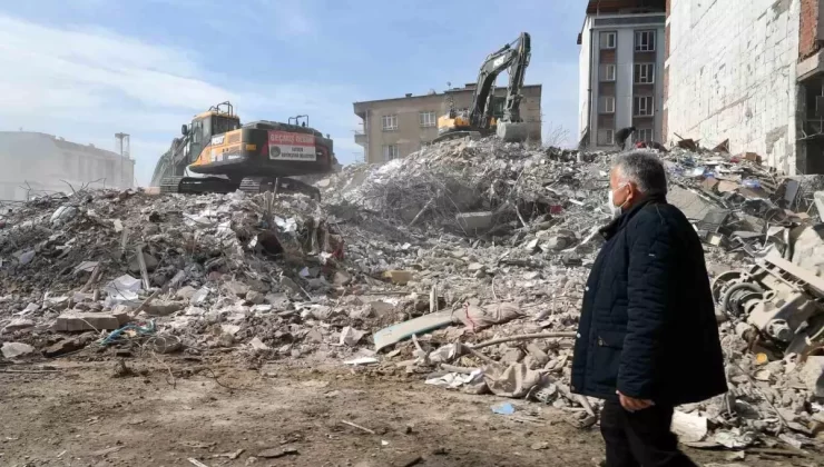 Kayseri Büyükşehir Belediye Başkanı Büyükkılıç’tan Deprem Mesajı