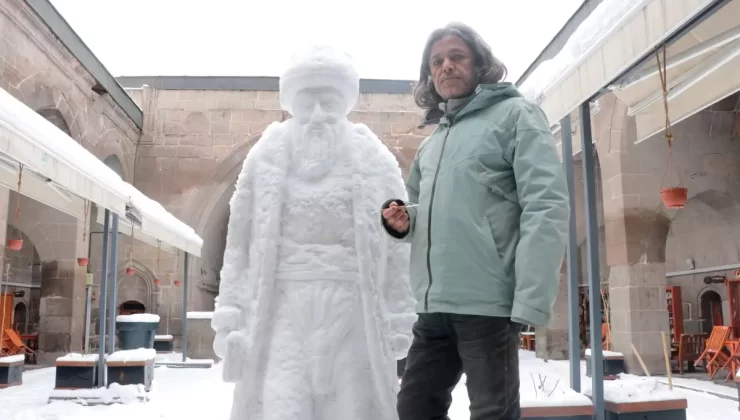 Kayseri’de Mimar Sinan’ın Kardan Heykeli Yapıldı