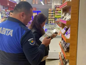 Kemer’de Zabıta Ekiplerinden Market Denetimi