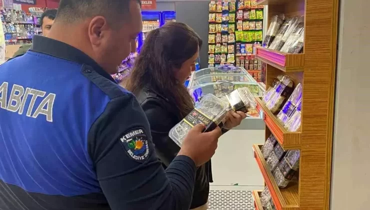 Kemer’de Zabıta Ekiplerinden Market Denetimi